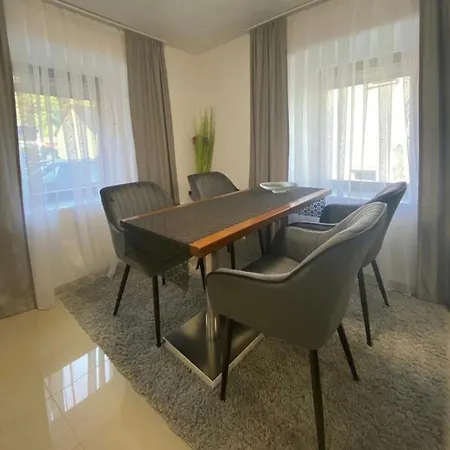 Ferienhaus Dakaj - Einfamilienhaus Lägenhet *